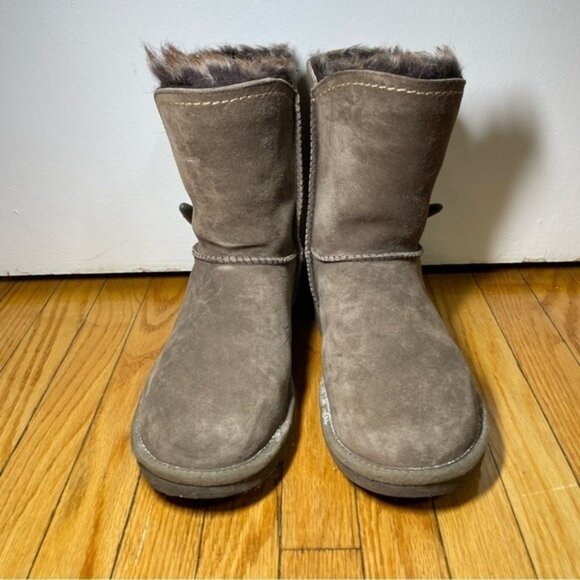 UGG Brown Boots size US 6 - Picture 11 of 13